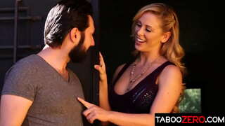 Stepmom likes &#039; s e balaich òga agus garbh sex - Cherie DeVille, Tommy Pistol