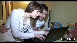 ���്വീറ്റ്-തിരയുന്ന teen beauty takes hard 10-pounder