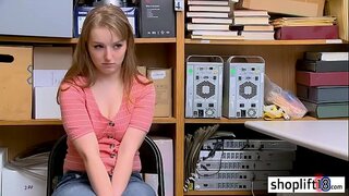 Жешка, млада девојка крадец fucked од страна на корумпирани cop