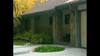 Goirid haired young chick moans fhad &#039;s a tha frith-rathaidean big dick i asshole aig a&#039; chiad uair