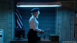 Dude gebunden und gefickt Vernehmer