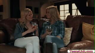 ���ുദ്ധവായു Siren വെറും spreads her legs and watch Charlotte Stokely കഴിക്കുന്നത് അത്