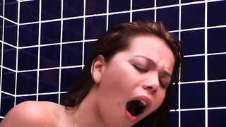 In the Bath, dh&#039;Iarr I airson Dick ann an Anal!!!